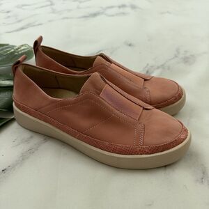 Vionic Womens Zinah Sneaker Flats Size 6 Peach Pink Leather Slip On Comfort